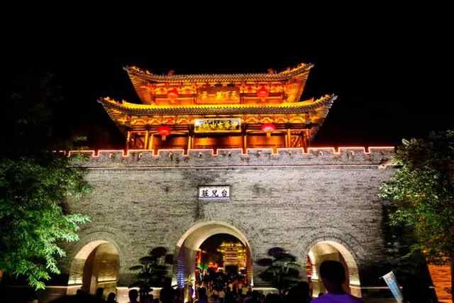 夜色流光溢彩 台儿庄古城国庆喜庆祥和