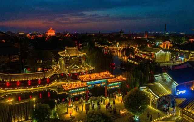 夜色流光溢彩 台儿庄古城国庆喜庆祥和
