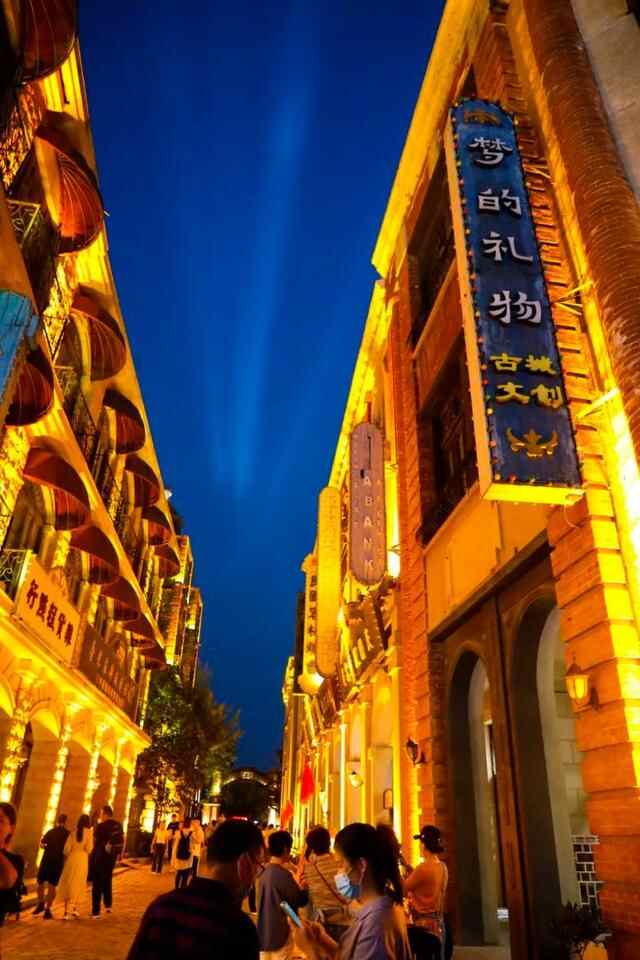 夜色流光溢彩 台儿庄古城国庆喜庆祥和