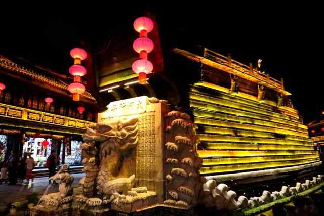 夜色流光溢彩 台儿庄古城国庆喜庆祥和