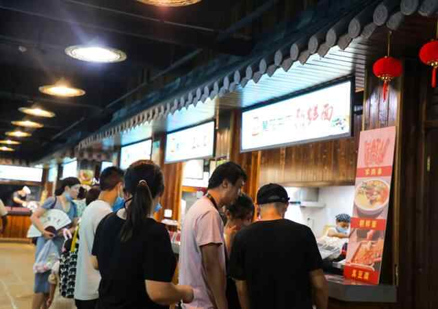 这个国庆美滋滋 | 逛台儿庄古城、品黄花牛肉面，从一碗面爱上这座城！