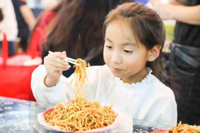 这个国庆美滋滋 | 逛台儿庄古城、品黄花牛肉面，从一碗面爱上这座城！
