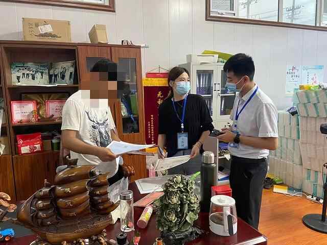 峄城区吴林街道便民服务中心送证上门暖民心