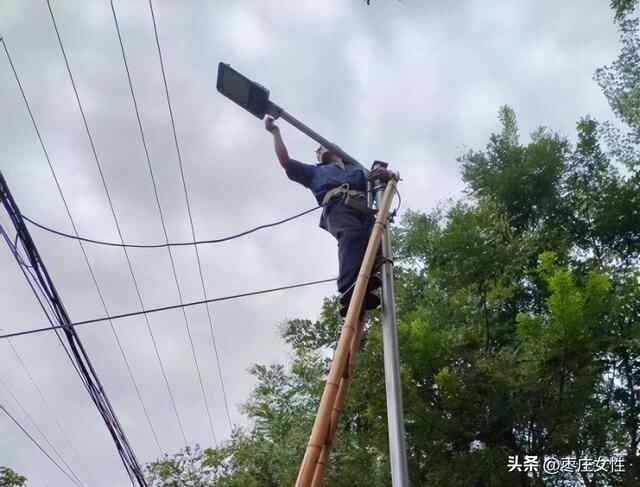 他，受到山亭区委区政府表扬