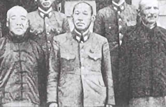 台儿庄会战张自忠树威：忍痛**强奸民女的手下爱将