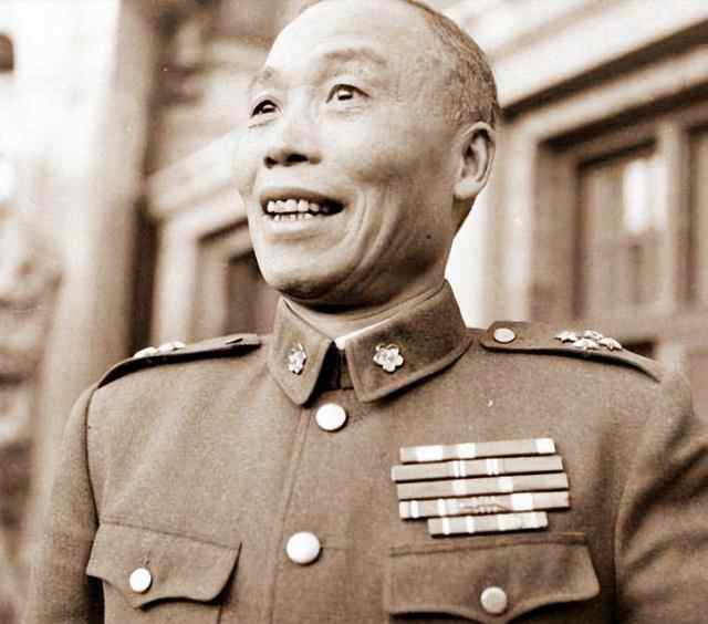 台儿庄会战张自忠树威：忍痛**强奸民女的手下爱将