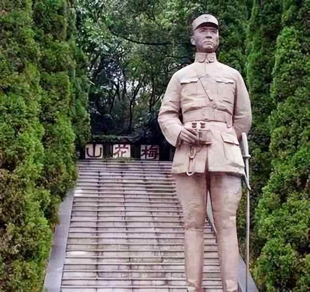 台儿庄会战张自忠树威：忍痛**强奸民女的手下爱将