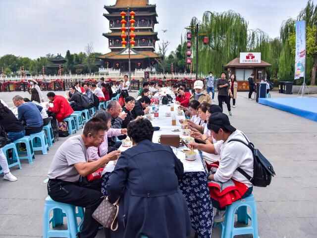 金秋寻梦！＂一碗黄花牛肉面＂为台儿庄古城带来了一场旅游热潮！