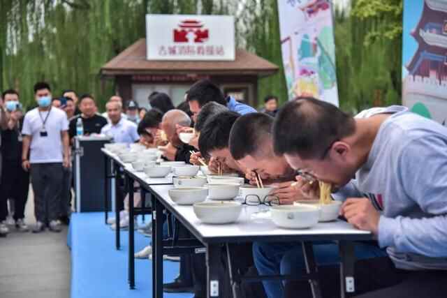 金秋寻梦！＂一碗黄花牛肉面＂为台儿庄古城带来了一场旅游热潮！
