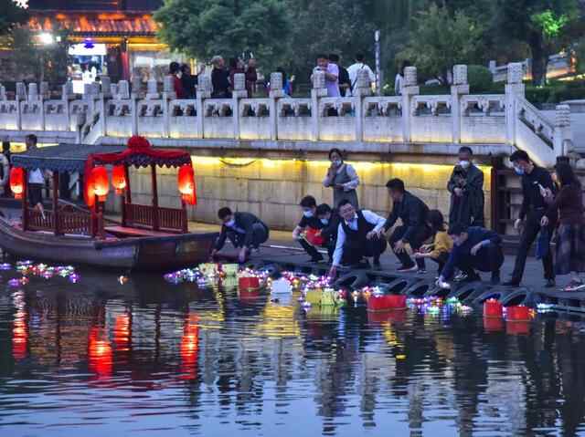 金秋寻梦！＂一碗黄花牛肉面＂为台儿庄古城带来了一场旅游热潮！