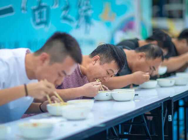 金秋寻梦！＂一碗黄花牛肉面＂为台儿庄古城带来了一场旅游热潮！