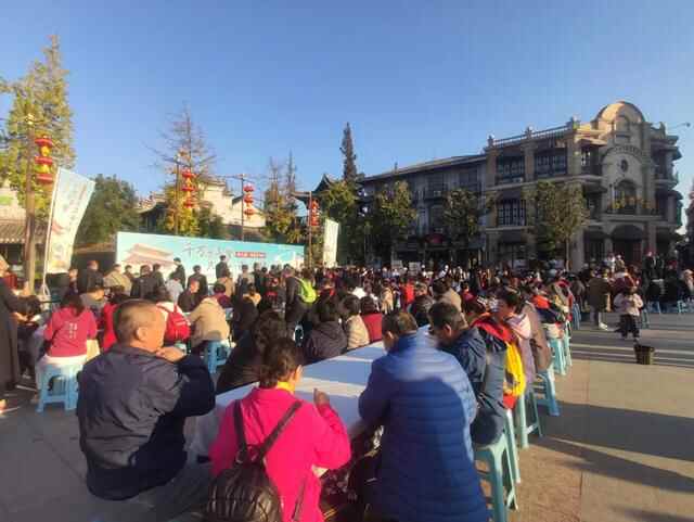 金秋寻梦！＂一碗黄花牛肉面＂为台儿庄古城带来了一场旅游热潮！