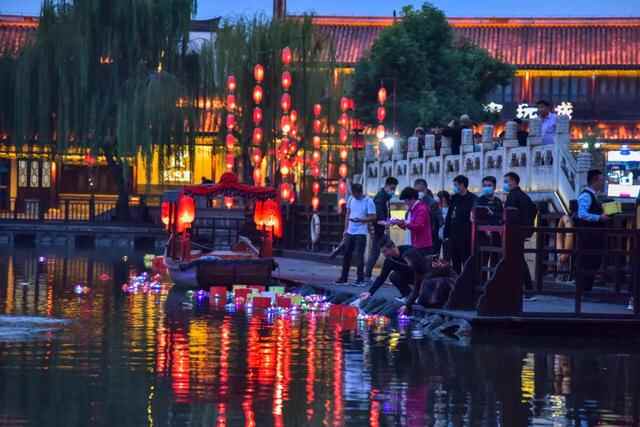 金秋寻梦！＂一碗黄花牛肉面＂为台儿庄古城带来了一场旅游热潮！