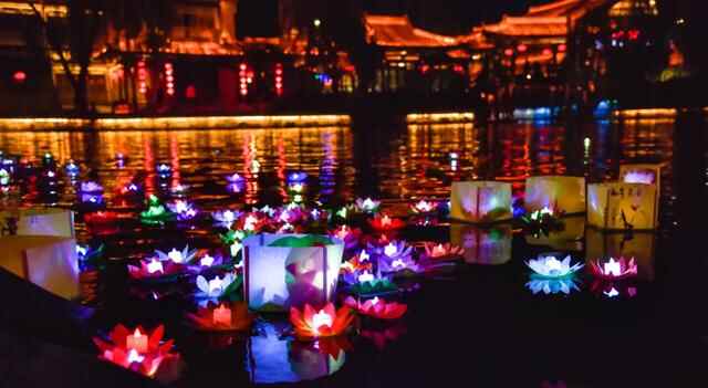 金秋寻梦！＂一碗黄花牛肉面＂为台儿庄古城带来了一场旅游热潮！