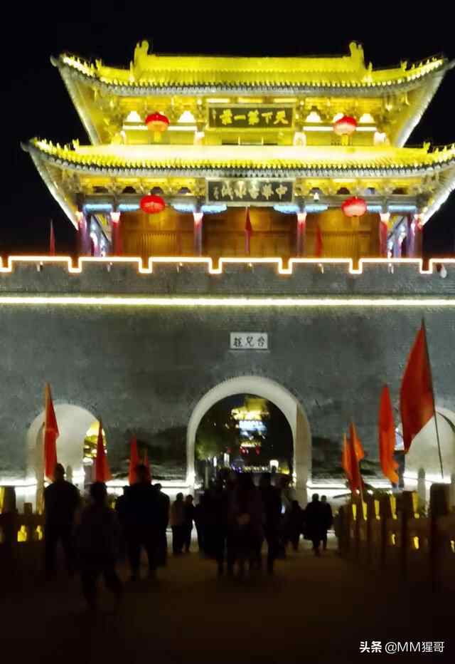 枣庄市台儿庄区，位于山东、江苏两省交界，拥有台儿庄古城景区