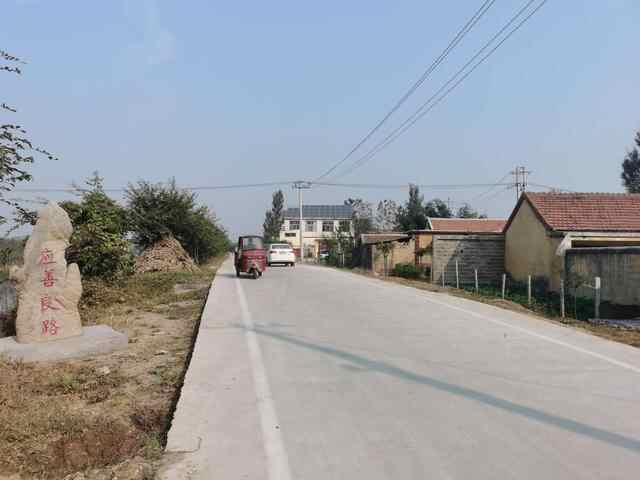 峄城区阴平镇将水泥路修到群众家门口