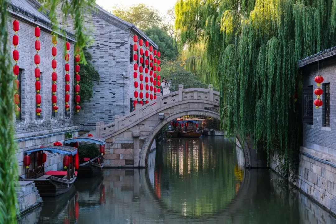 漫游江北水乡，沉醉在古城如画的秋景中……