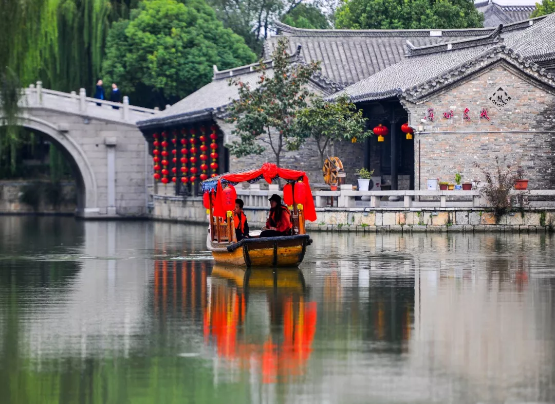 漫游江北水乡，沉醉在古城如画的秋景中……