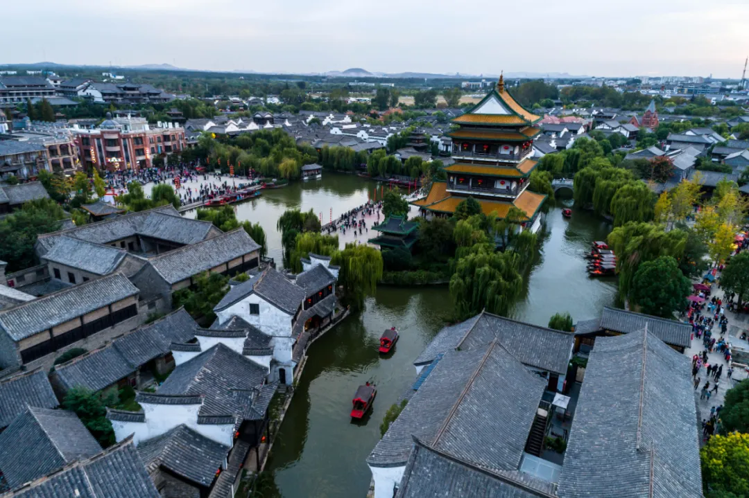 漫游江北水乡，沉醉在古城如画的秋景中……