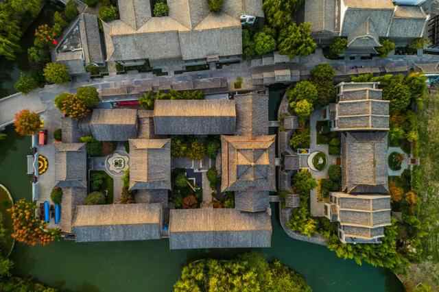漫游江北水乡，沉醉在古城如画的秋景中……
