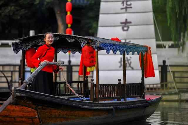 漫游江北水乡，沉醉在古城如画的秋景中……
