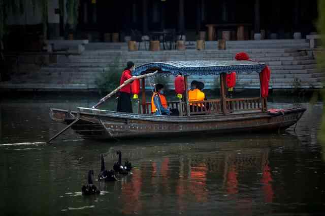 漫游江北水乡，沉醉在古城如画的秋景中……