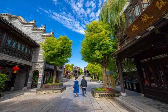 刷爆朋友圈 | 秋高气爽，台儿庄古城开启“蓝+白+灰”模式