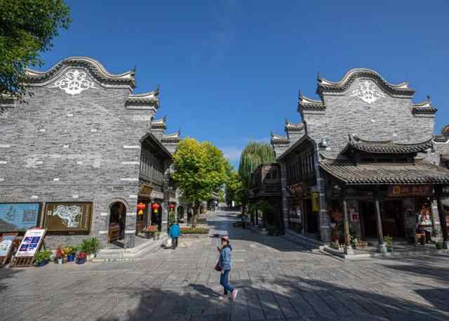 刷爆朋友圈 | 秋高气爽，台儿庄古城开启“蓝+白+灰”模式