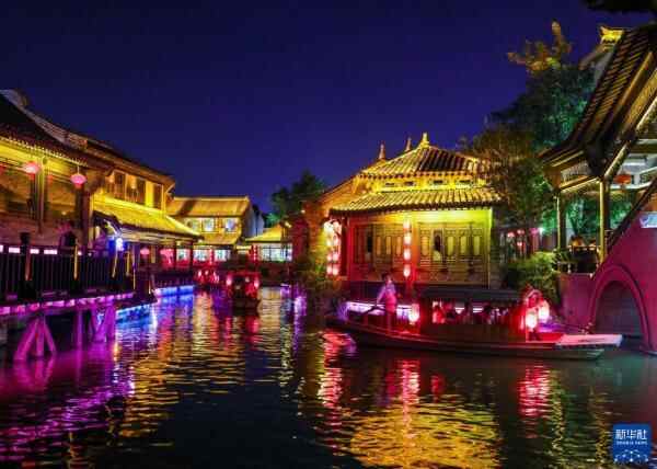 古城台儿庄：传统非遗激活假日夜经济