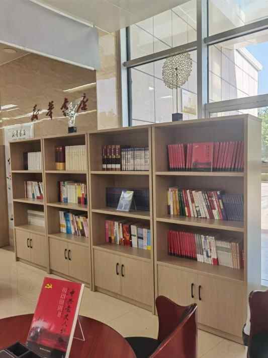 枣庄市薛城区行政审批服务局开放图书休闲吧，等你来读书