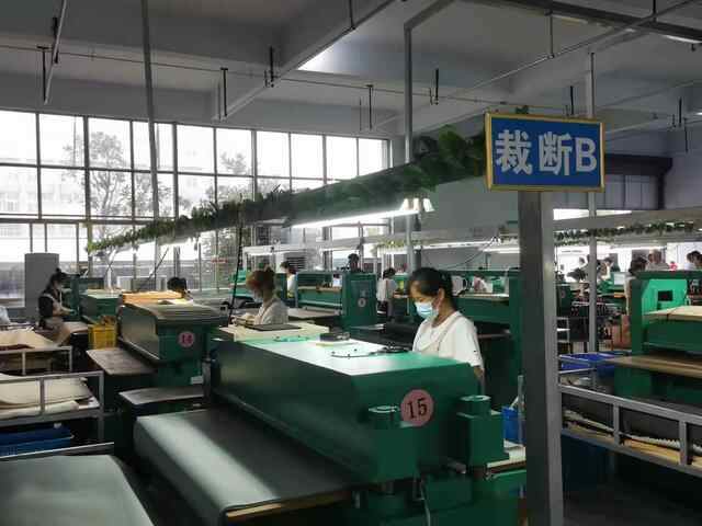 亚瑟士高端装备成枣庄峄城区服装饰品产业集群“领头羊”