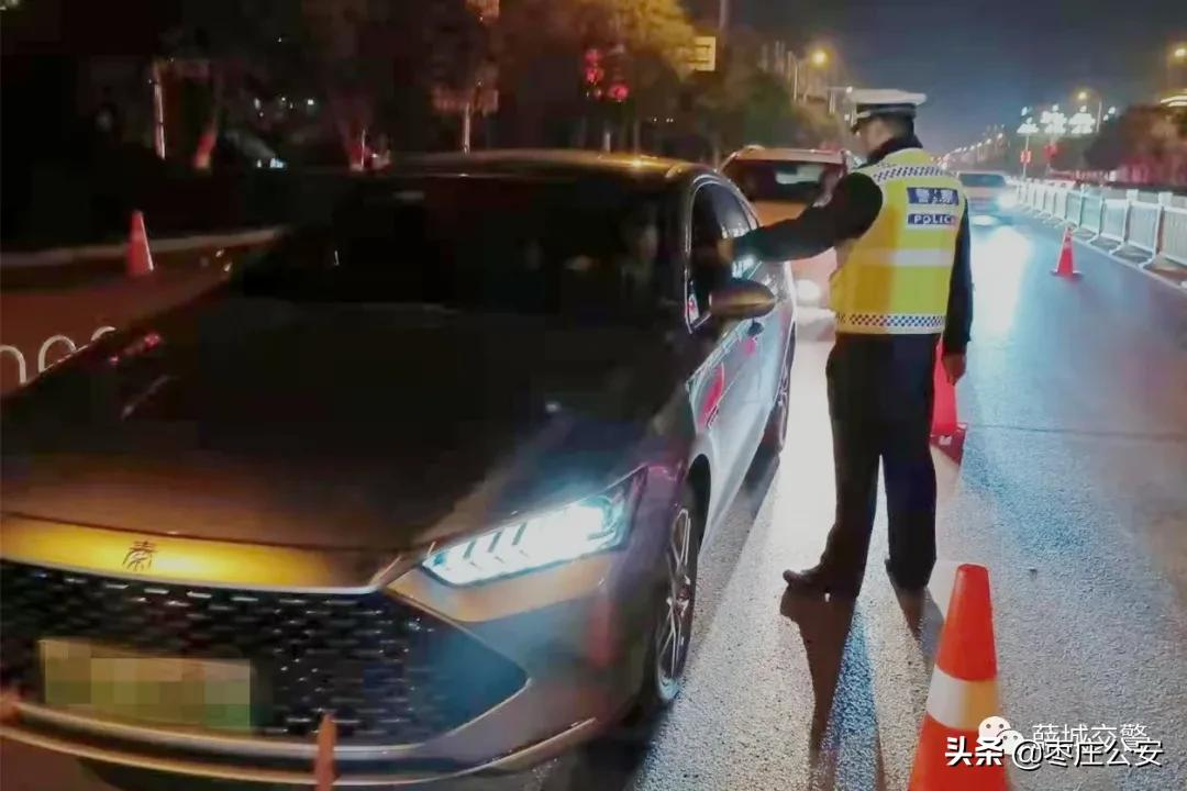 薛城交警重拳出击 开展周末酒驾醉驾专项整治行动