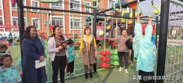 枣庄山亭区学前教育室主任王佃梅一行到凫城中心幼儿园调研