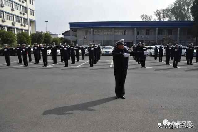 正警容 严风纪 | 薛城交警深入开展公安机关礼仪队列训练活动