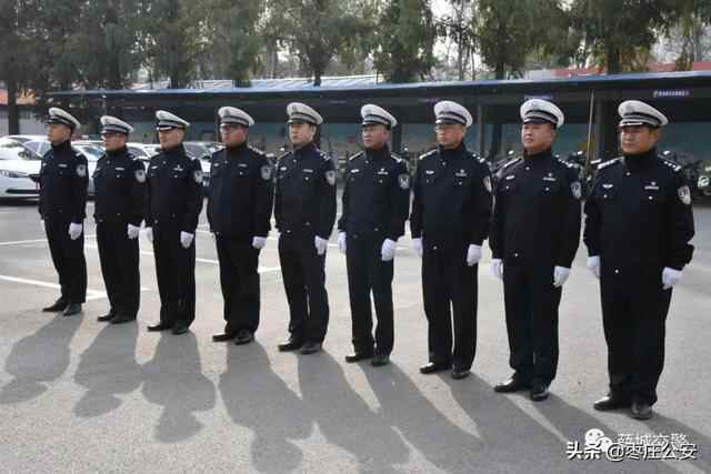 正警容 严风纪 | 薛城交警深入开展公安机关礼仪队列训练活动