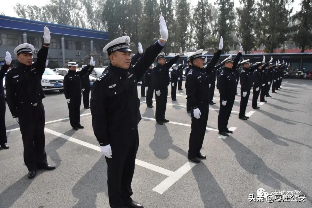 正警容 严风纪 | 薛城交警深入开展公安机关礼仪队列训练活动