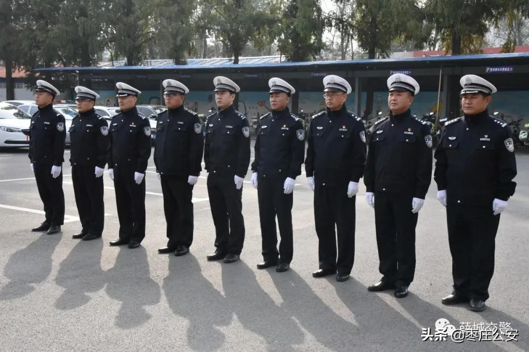正警容 严风纪 | 薛城交警深入开展公安机关礼仪队列训练活动