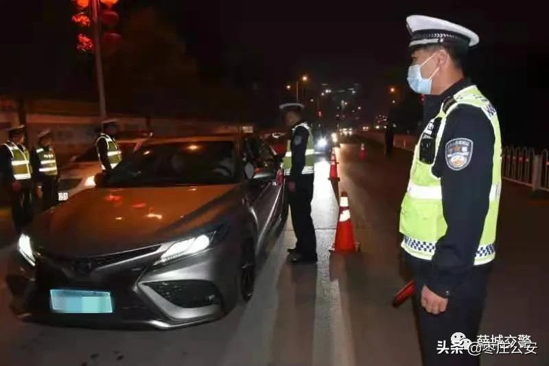 薛城交警扎实开展周末酒驾醉驾交通违法行为专项整治夜查行动
