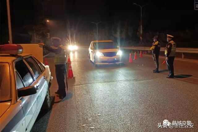薛城交警扎实开展周末酒驾醉驾交通违法行为专项整治夜查行动