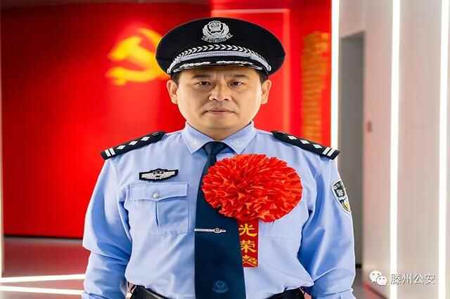 滕州公安组织观看全国公安系统英雄模范立功集体表彰大会