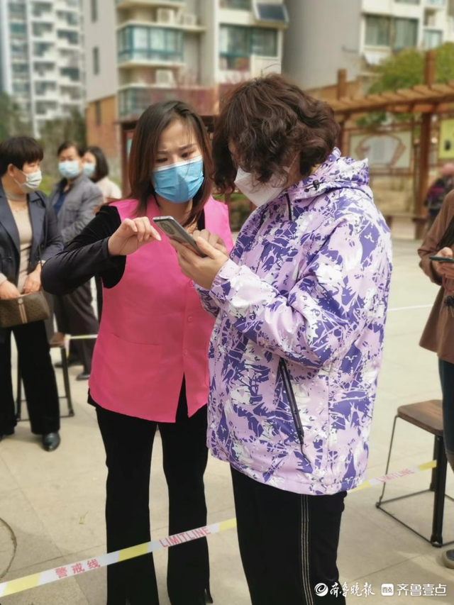 枣庄市薛城区：巾帼凌霄花“疫线”披红甲