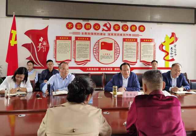 峄城区委副书记、区长张熙滨公开接待来访群众