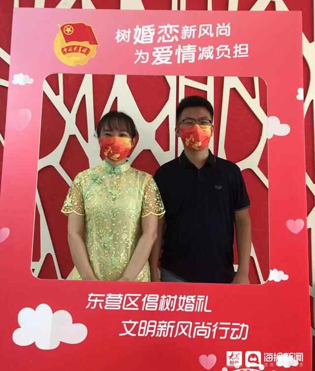 真爱与国同庆 十一当天东营区8对新人领证