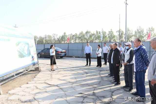 河口区组织部分老干部代表观摩全区经济社会发展重点项目