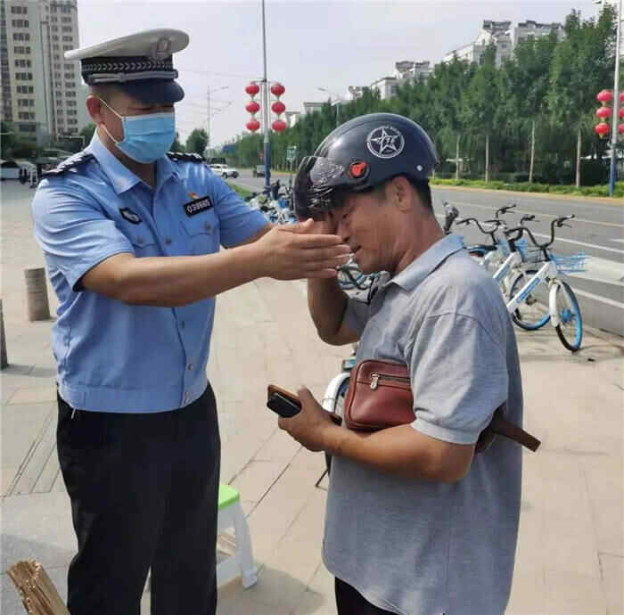 组图｜垦利区电动自行车道路通行秩序集中整治及爱心头盔发放活动启动