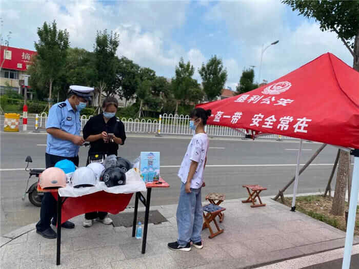 组图｜垦利区电动自行车道路通行秩序集中整治及爱心头盔发放活动启动