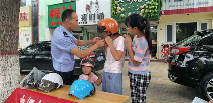 组图｜垦利区电动自行车道路通行秩序集中整治及爱心头盔发放活动启动