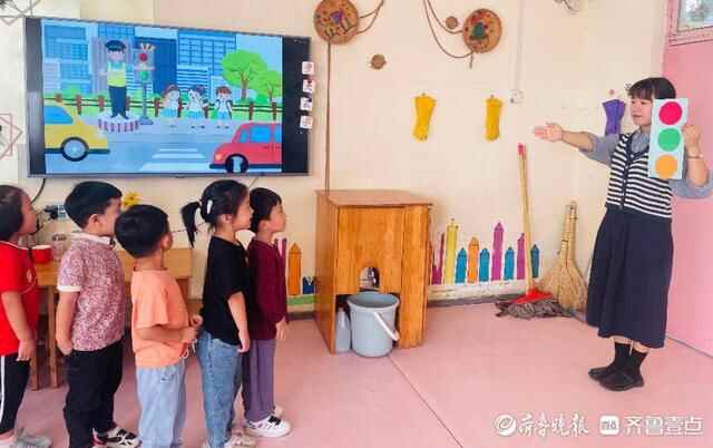 利津县盐窝镇中心幼儿园“快乐迎国庆，安全要先行”主题活动