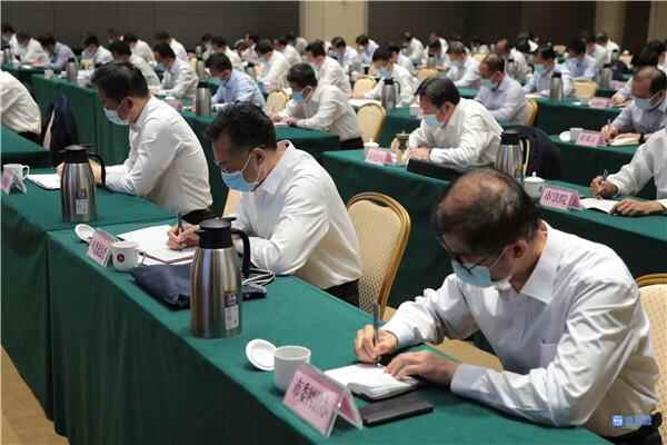 东营市召开新一届市政府第一次全体会议