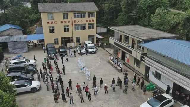 河口县在桥头乡边境开展公开宣布并执行逮捕暨警示教育大会